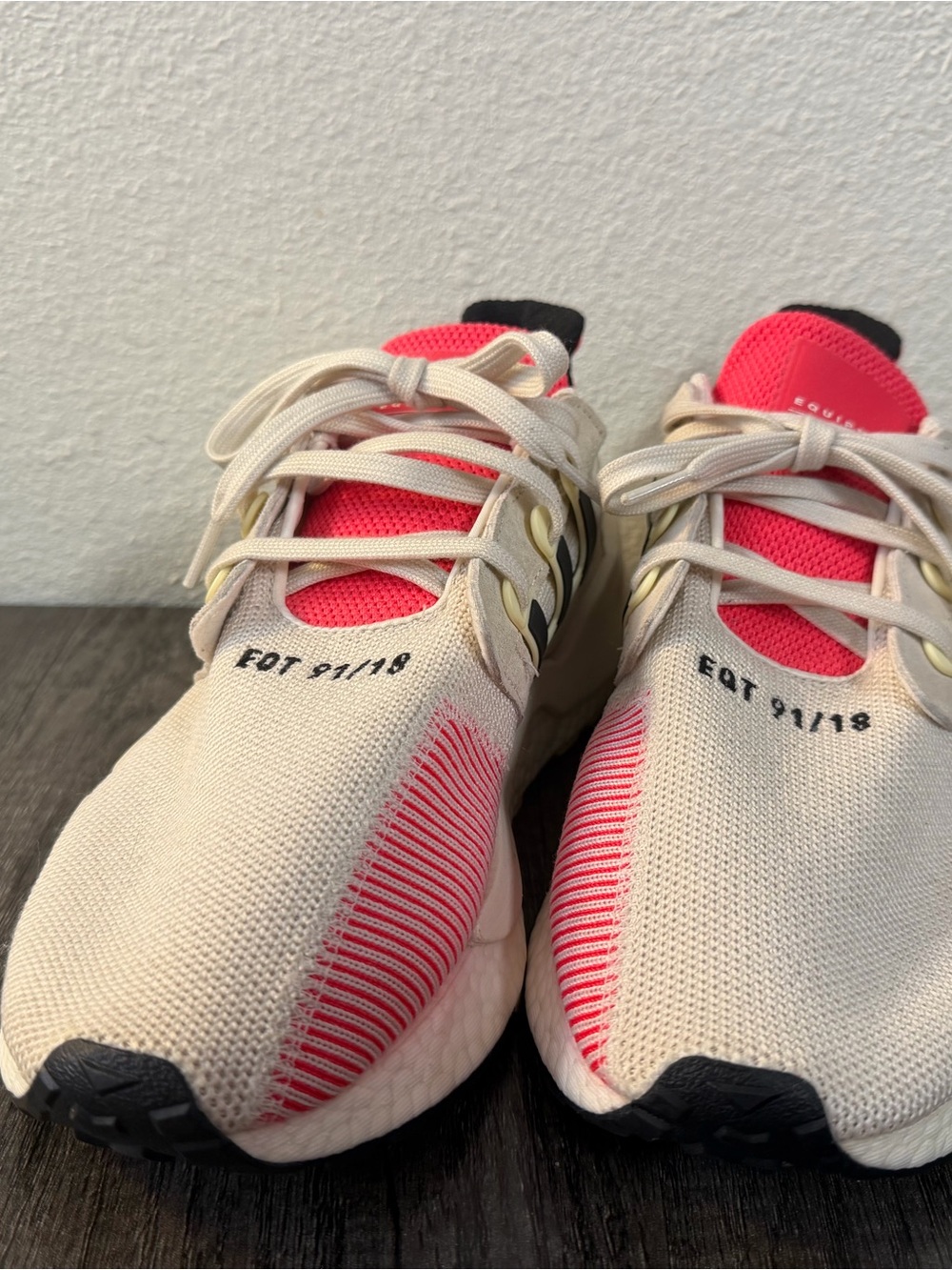 Men’s Neutral & Pink Athletic Sneakers